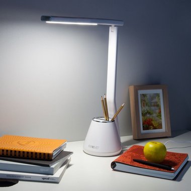 Светодиодная настольная лампа Office белого цвета