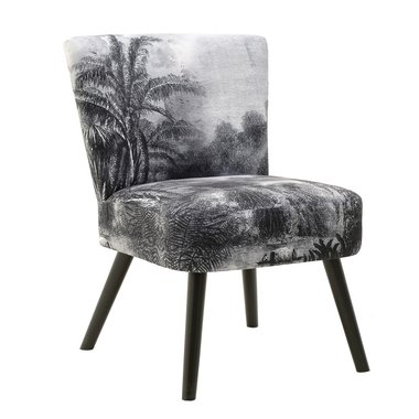 Кресло серого цвета на деревянных ножках