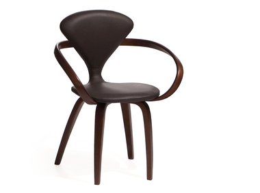 Обеденный стул Apriori N с обивкой сиденья из натуральной кожи и каркасом цвета ореха