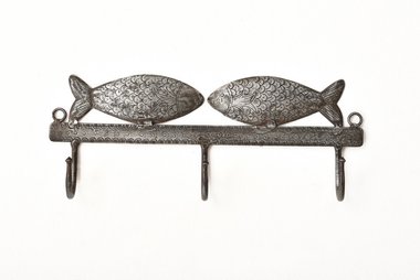Вешалка с декором из рыб серого цвета