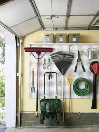 Фотография:  в стиле , Прочее, Дом и дача, как обустроить гараж, хранение в гараже, как обустроить дачный сарай, идеи для гаража – фото на INMYROOM