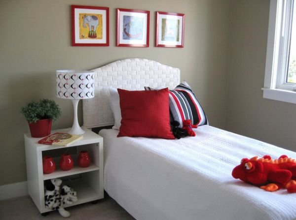 Фотография: Прочее в стиле , Спальня, Декор интерьера, Интерьер комнат, Цвет в интерьере, Красный – фото на INMYROOM