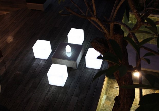 Фотография:  в стиле , Ландшафт, Мебель и свет, Дом и дача, как осветить дачный участок, как выбрать фонари для сада – фото на INMYROOM