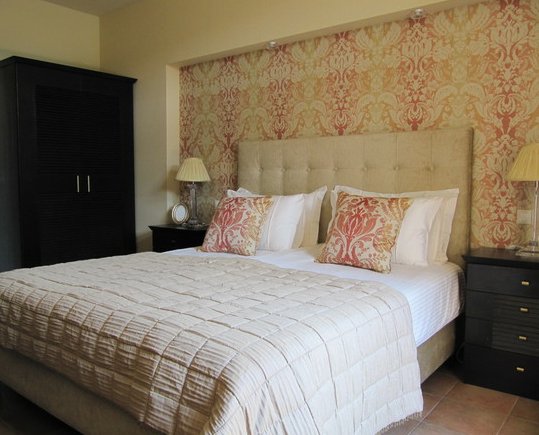 Фотография: Спальня в стиле Классический, Декор интерьера, Декор дома, Цвет в интерьере, Обои – фото на INMYROOM