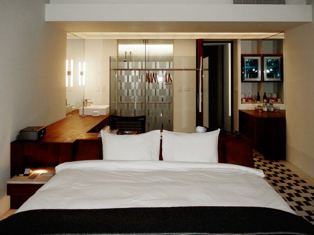 Фотография: Спальня в стиле Минимализм, Отель, Гид – фото на INMYROOM