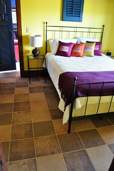 Фотография: Спальня в стиле Прованс и Кантри, Декор интерьера, Декор дома, Плитка – фото на INMYROOM