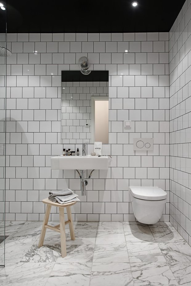 Фотография: Ванная в стиле Лофт, Декор интерьера, Швеция, Белый, Черный, Стокгольм, 2 комнаты, 40-60 метров – фото на INMYROOM
