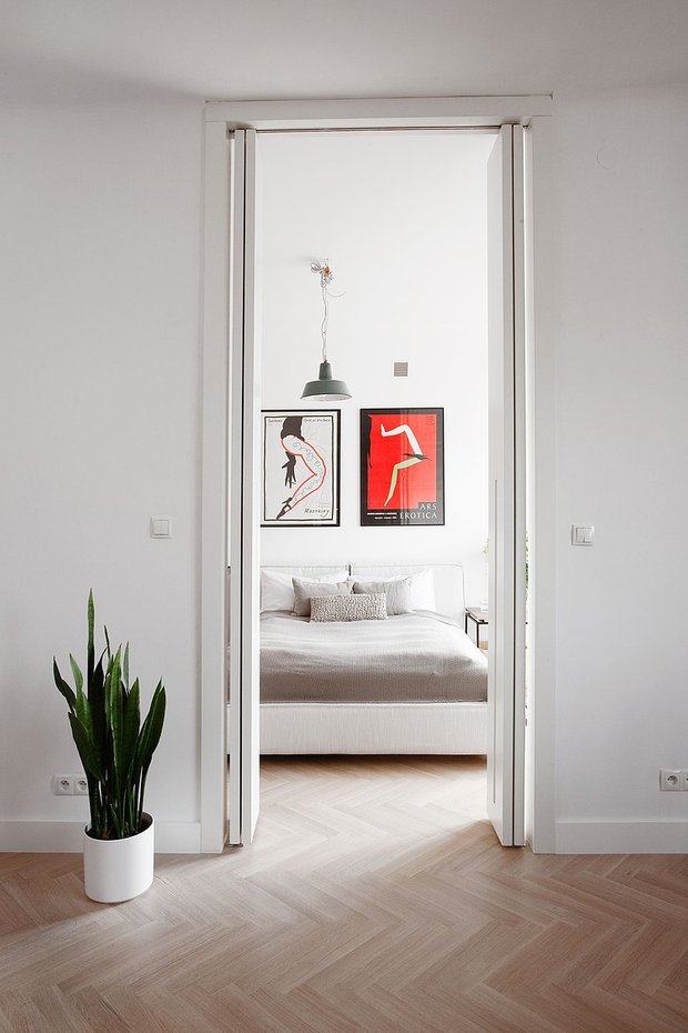 Фотография: Спальня в стиле Скандинавский, Лофт, Квартира, Цвет в интерьере, Дома и квартиры, Белый, Стена – фото на INMYROOM