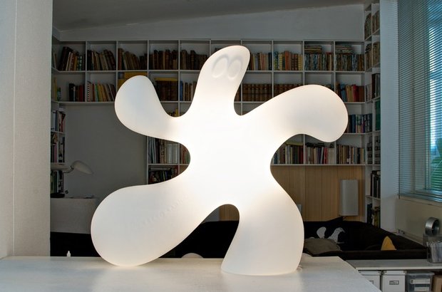 Фотография: Мебель и свет в стиле Современный, Eero Aarnio, Индустрия, Люди – фото на INMYROOM