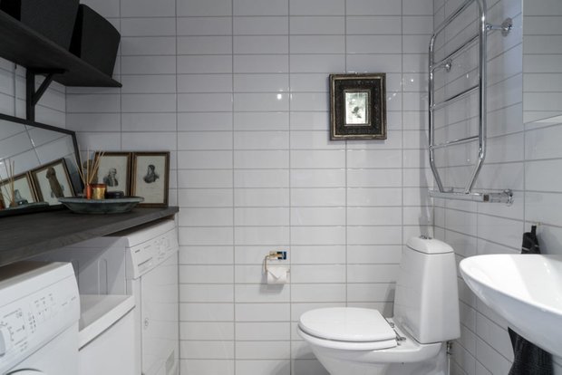 Фотография: Ванная в стиле Скандинавский, Декор интерьера, Квартира, Швеция, Черный, 2 комнаты – фото на INMYROOM
