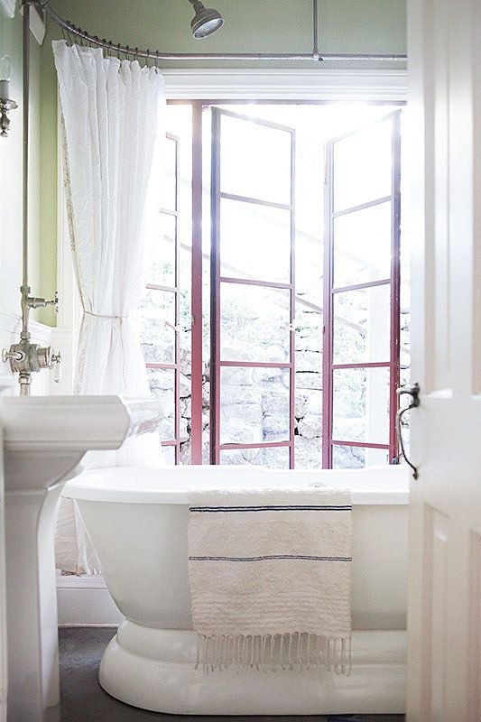 Фотография: Ванная в стиле Прованс и Кантри, Интерьер комнат, Ванна – фото на INMYROOM