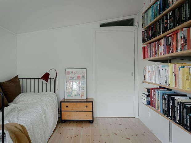 Фотография: Спальня в стиле Скандинавский, Минимализм, Дом и дача, 4 и больше, Более 90 метров – фото на INMYROOM
