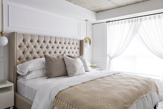Фотография: Спальня в стиле Современный, Декор интерьера, Квартира, США, Белый, Черный, Бежевый, 40-60 метров – фото на INMYROOM