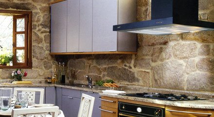 Фотография: Кухня и столовая в стиле Прованс и Кантри, Интерьер комнат, Встраиваемая техника – фото на INMYROOM