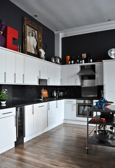 Фотография: Кухня и столовая в стиле Эклектика, Квартира, Цвет в интерьере, Дома и квартиры, IKEA, Лондон, Черный, Поп-арт – фото на INMYROOM