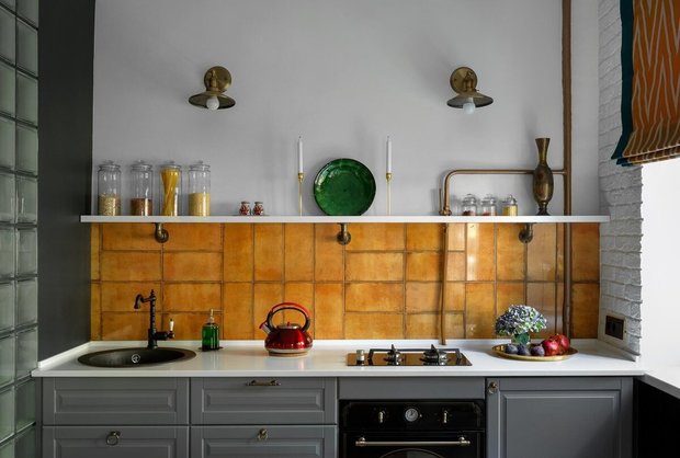 Фотография: Кухня и столовая в стиле Современный, Эклектика, Малогабаритная квартира – фото на INMYROOM
