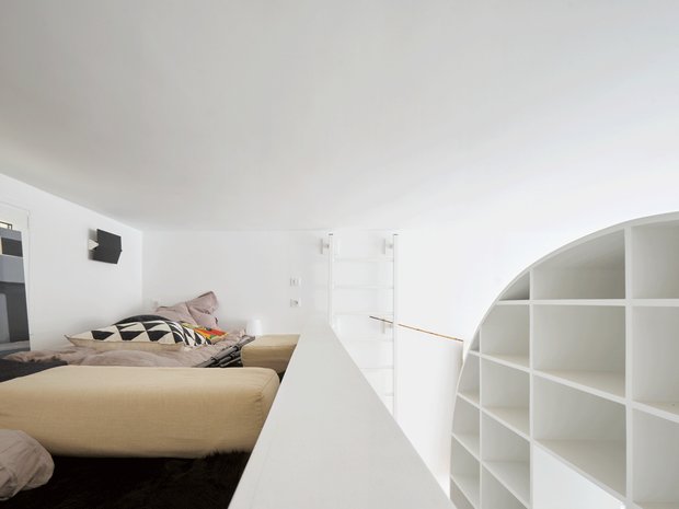 Фотография: Спальня в стиле Хай-тек, Малогабаритная квартира, Квартира, Гид – фото на INMYROOM