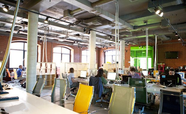 Фотография: Офис в стиле Лофт, Современный, Офисное пространство, Индустрия, Люди – фото на INMYROOM