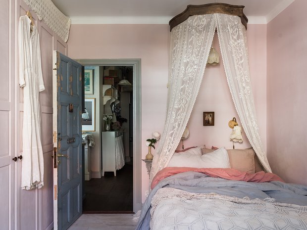 Фотография: Спальня в стиле Прованс и Кантри, Декор интерьера, Квартира, Декор, Белый, Бежевый, Розовый, 3 комнаты, 40-60 метров – фото на INMYROOM