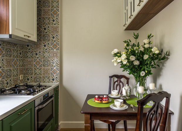 Фотография: Кухня и столовая в стиле Классический, Малогабаритная квартира – фото на INMYROOM