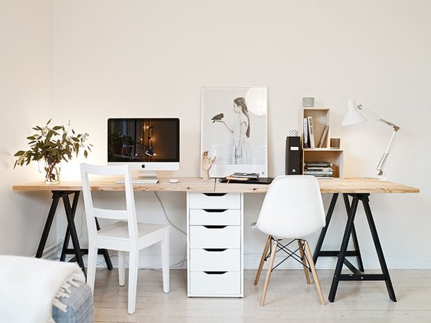 Фотография: Кабинет в стиле Скандинавский, Декор интерьера, как обустроить рабочее место дома, рабочее место в квартире, обустройство рабочего места – фото на INMYROOM