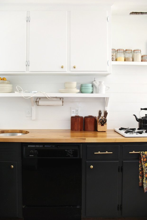 Фотография: Кухня и столовая в стиле Скандинавский, Интерьер комнат, Цвет в интерьере, Белый – фото на INMYROOM