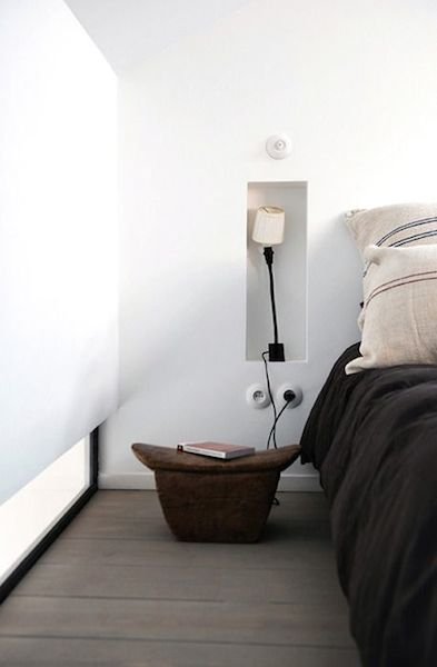 Фотография: Спальня в стиле Скандинавский, Декор интерьера, Мебель и свет, Стол – фото на INMYROOM