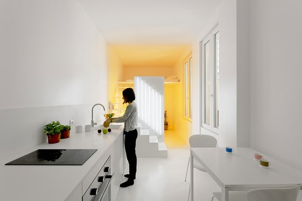 Фотография: Кухня и столовая в стиле Современный, Малогабаритная квартира, Квартира, Цвет в интерьере, Дома и квартиры, Белый – фото на INMYROOM