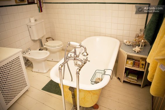 Фотография: Ванная в стиле Скандинавский, Стиль жизни, Советы, Париж, Airbnb – фото на INMYROOM