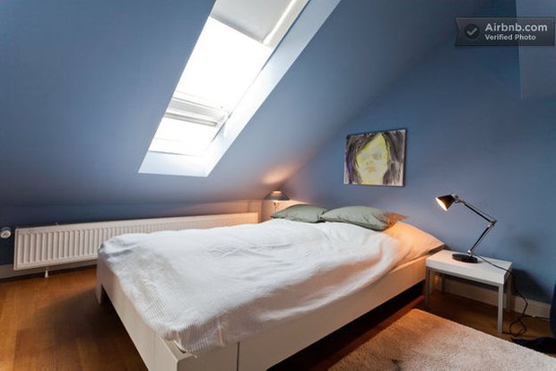 Фотография: Спальня в стиле Минимализм, Декор интерьера, Квартира, Дома и квартиры, Airbnb – фото на INMYROOM