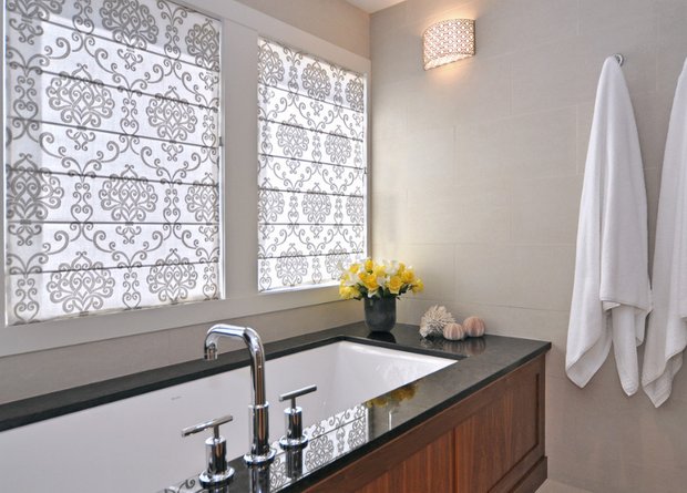 Фотография: Ванная в стиле Классический, Декор интерьера, Текстиль, Шторы – фото на INMYROOM