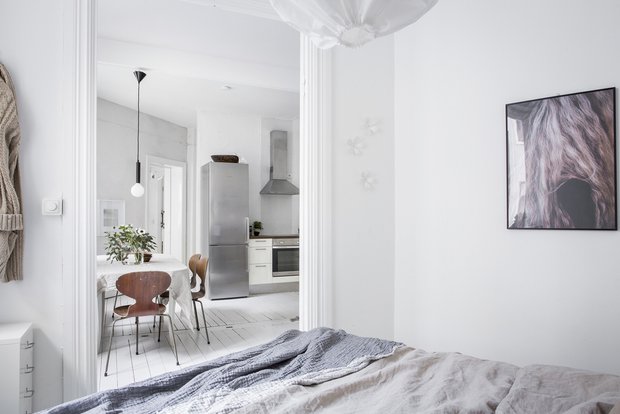 Фотография: Спальня в стиле Скандинавский, Декор интерьера, Квартира, Швеция, Белый, Гетеборг, 2 комнаты, 40-60 метров – фото на INMYROOM