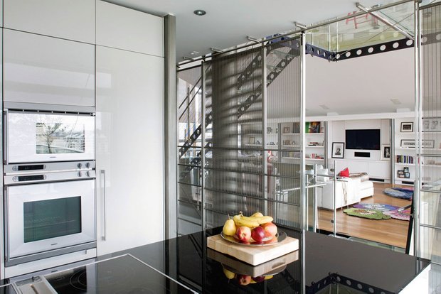 Фотография: Кухня и столовая в стиле Современный, Квартира, Дома и квартиры, Лондон, Панорамные окна – фото на INMYROOM