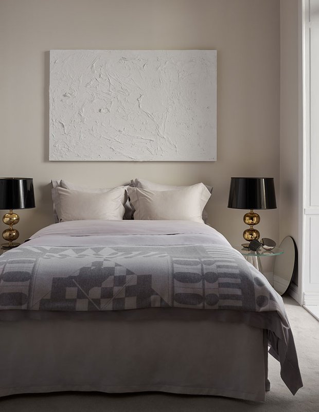 Фотография: Спальня в стиле Современный, Классический, Скандинавский, Декор интерьера, Квартира, Швеция, Стокгольм, 3 комнаты – фото на INMYROOM