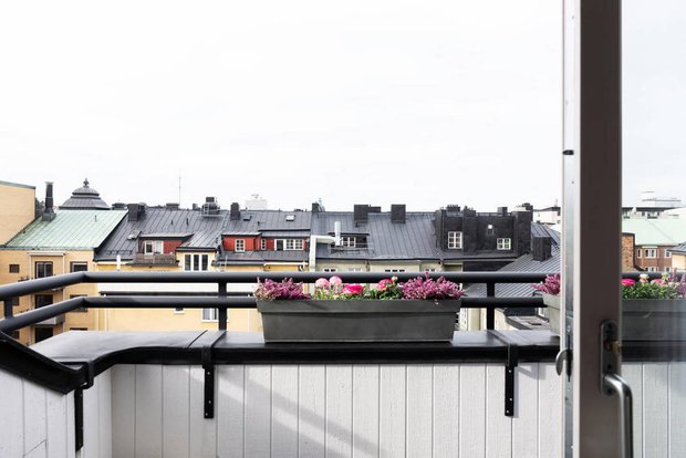 Фотография: Балкон в стиле Скандинавский, Современный, Декор интерьера, Квартира, Белый, Бежевый, 3 комнаты, Более 90 метров – фото на INMYROOM