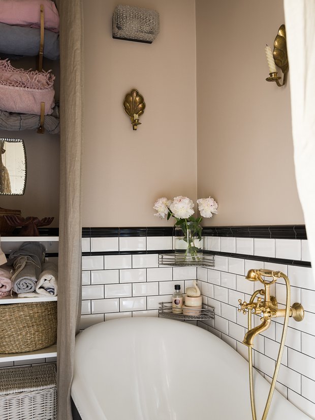 Фотография: Ванная в стиле Прованс и Кантри, Декор интерьера, Квартира, Декор, Белый, Бежевый, Розовый, 3 комнаты, 40-60 метров – фото на INMYROOM