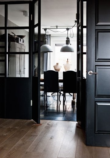 Фотография: Кухня и столовая в стиле Лофт, Дом, Цвет в интерьере, Дома и квартиры, Серый – фото на INMYROOM