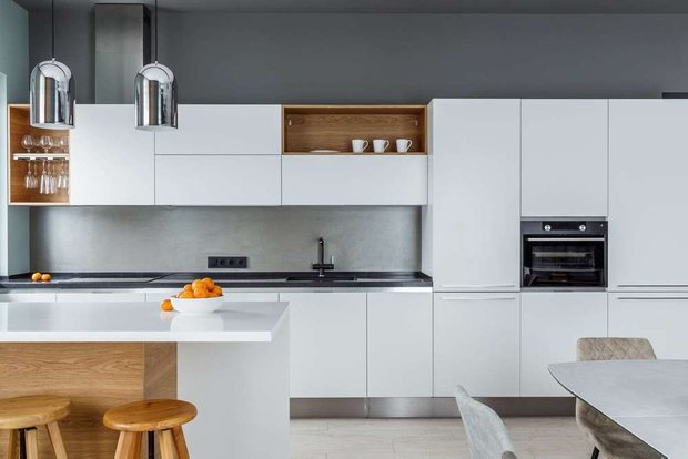 Как подобрать столешницу для белой кухни: стильные примеры с фото