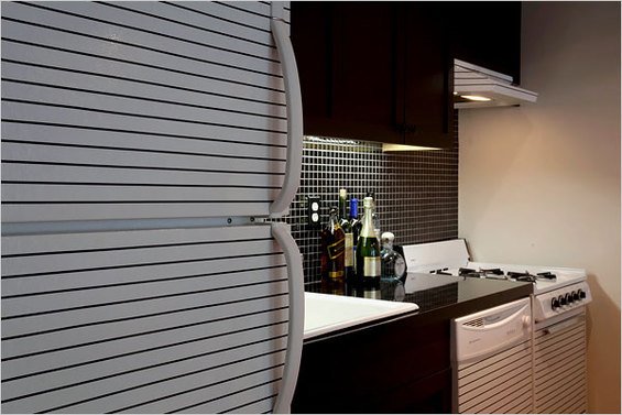 Фотография: Кухня и столовая в стиле Современный, Малогабаритная квартира, Дизайн интерьера, Нью-Йорк, Диван, Декоративные панели – фото на INMYROOM