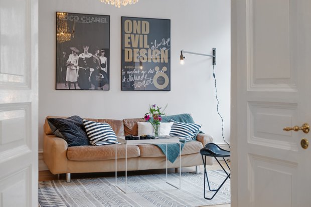 Фотография: Гостиная в стиле Скандинавский, Малогабаритная квартира, Квартира, Швеция, Цвет в интерьере, Дома и квартиры, Белый – фото на INMYROOM