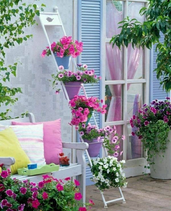 Фотография:  в стиле , Балкон, Советы, декор балкона, как украсить балкон цветами, цветы на балконе – фото на INMYROOM