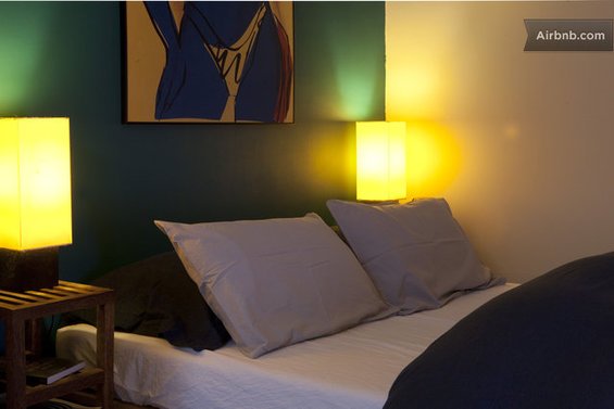 Фотография: Спальня в стиле Современный, Декор интерьера, Малогабаритная квартира, Квартира, Дома и квартиры, Airbnb – фото на INMYROOM