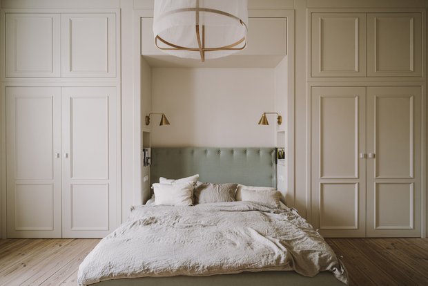 Фотография: Спальня в стиле Скандинавский, Классический, Декор интерьера, Квартира, Белый, Зеленый, Бежевый, Польша, 3 комнаты – фото на INMYROOM