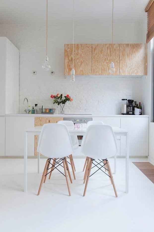 Фотография: Кухня и столовая в стиле Скандинавский, Декор интерьера, Швеция, Декор дома, Цвет в интерьере, Белый – фото на INMYROOM