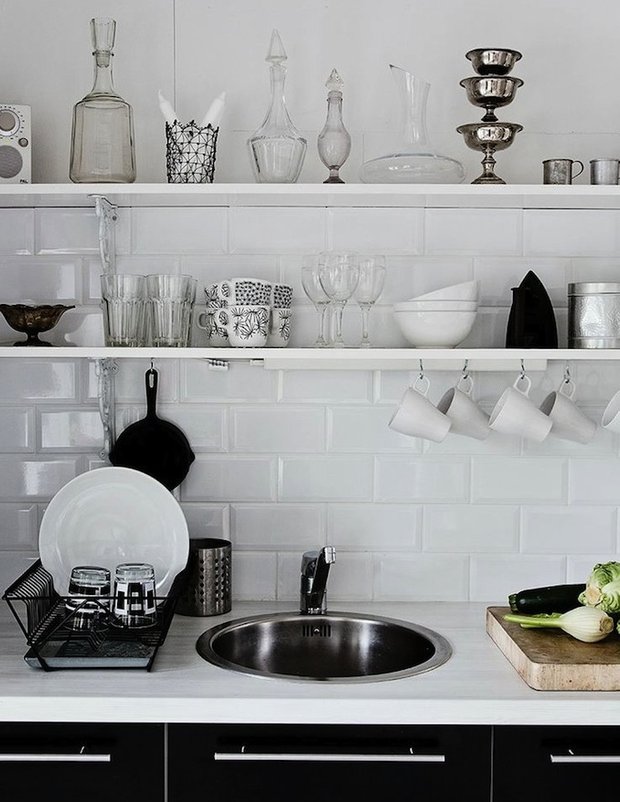 Фотография: Прочее в стиле , Кухня и столовая, Интерьер комнат, Цвет в интерьере, Белый – фото на INMYROOM