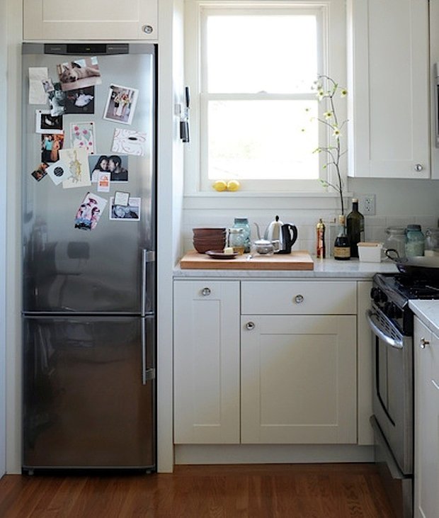 Фотография: Кухня и столовая в стиле Скандинавский, Малогабаритная квартира, Интерьер комнат, Холодильник – фото на INMYROOM