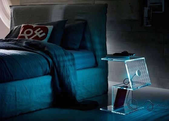 Фотография: Спальня в стиле Лофт, Декор интерьера, Мебель и свет, Стол – фото на INMYROOM