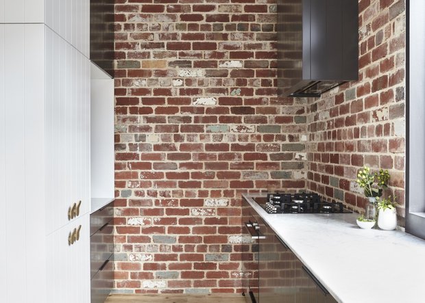 Фотография: Кухня и столовая в стиле Лофт, Декор интерьера, Дом, Мельбурн, до и после – фото на INMYROOM