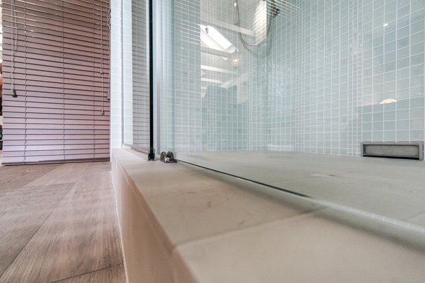 Фотография: Ванная в стиле Современный, Интерьер комнат, Дача, Дачный ответ, Мансарда – фото на INMYROOM