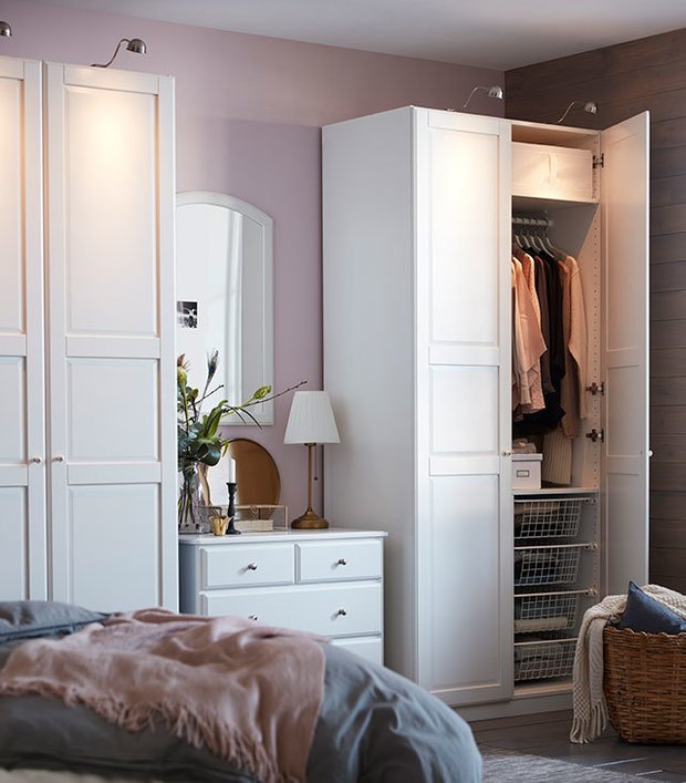 Шкаф для одежды в интерьере спальни